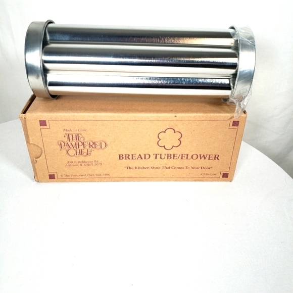 NWB The Pampered Chef Flower Bread Tube - Picture 2 of 2